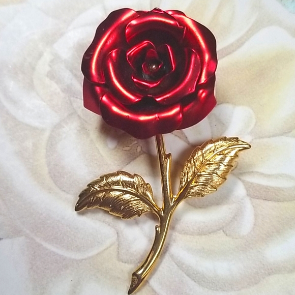 Vintage Red Rose Satin Finish Goldtone Brooch Pin - Picture 12 of 13